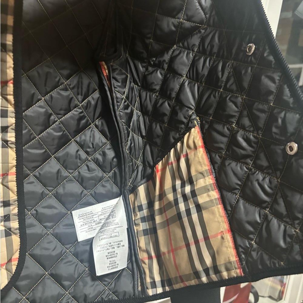 Burberry Check Nylon Quilted JacketPrice
Colour: Archive Beige/Black - Picture 6 of 7